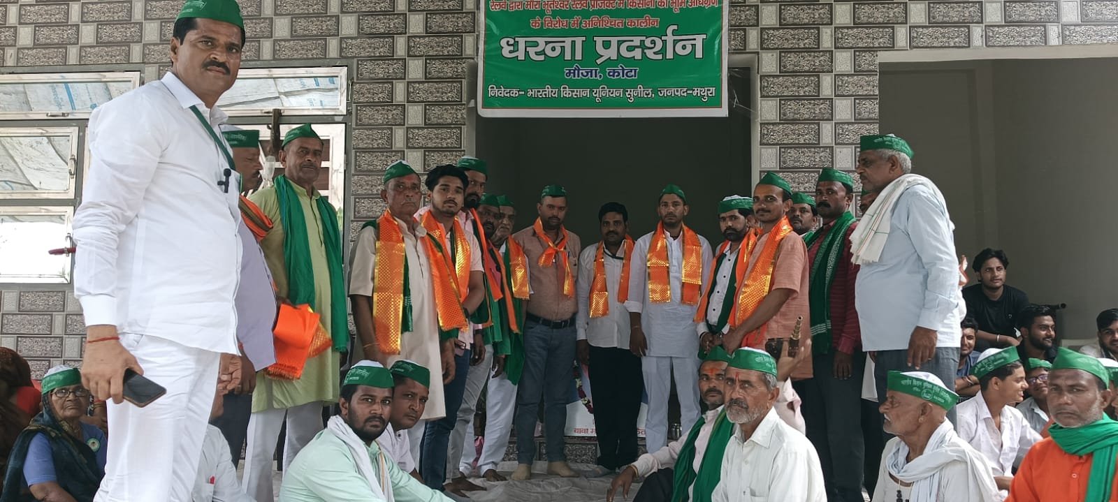 25वें दिन भी जारी रहा किसानों का धरना, मथुरा में रेलवे अधिकारियों के खिलाफ भाकियू सुनील का आंदोलन | Samachar 18 News