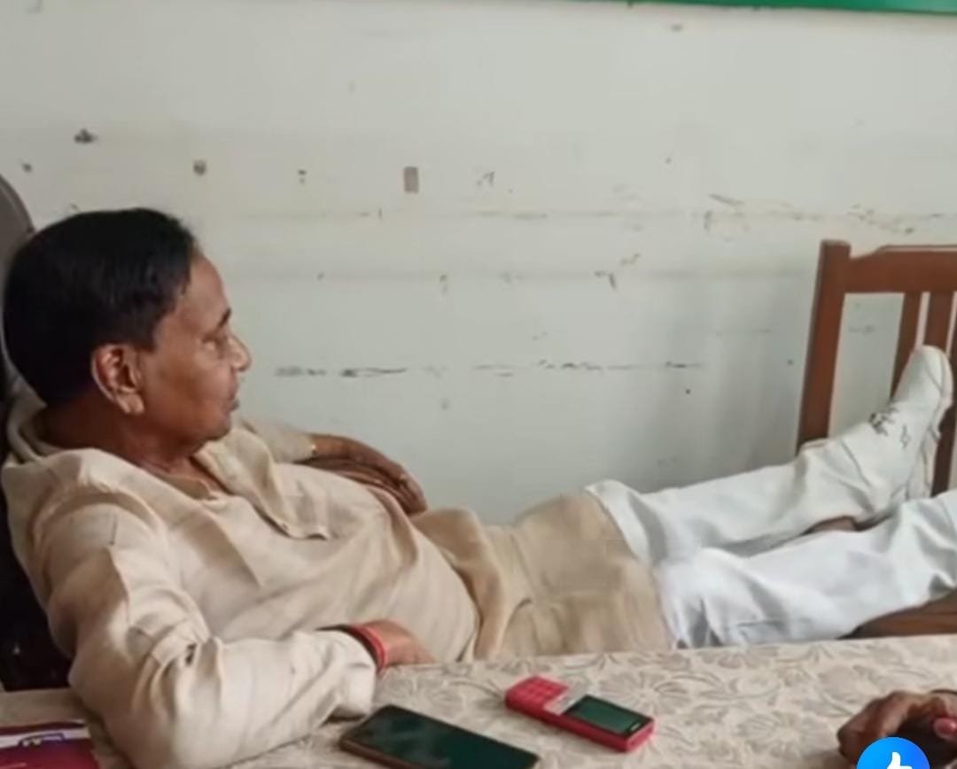 समाजवादी पार्टी के जिलाध्यक्ष रघुवीर यादव की फोटो सोशल मीडिया पर हो रही वायरल