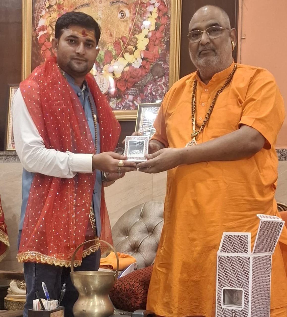 विश्व हिंदू महासंघ के राष्ट्रीय अध्यक्ष कालका पीठाधीश्वर परम पूज्य महंत सुरेन्द्रनाथ अवधूत महाराज से शिष्टाचार भेंट की उत्तर प्रदेश के प्रदेश उपाध्यक्ष -आदित्य सिंह ने