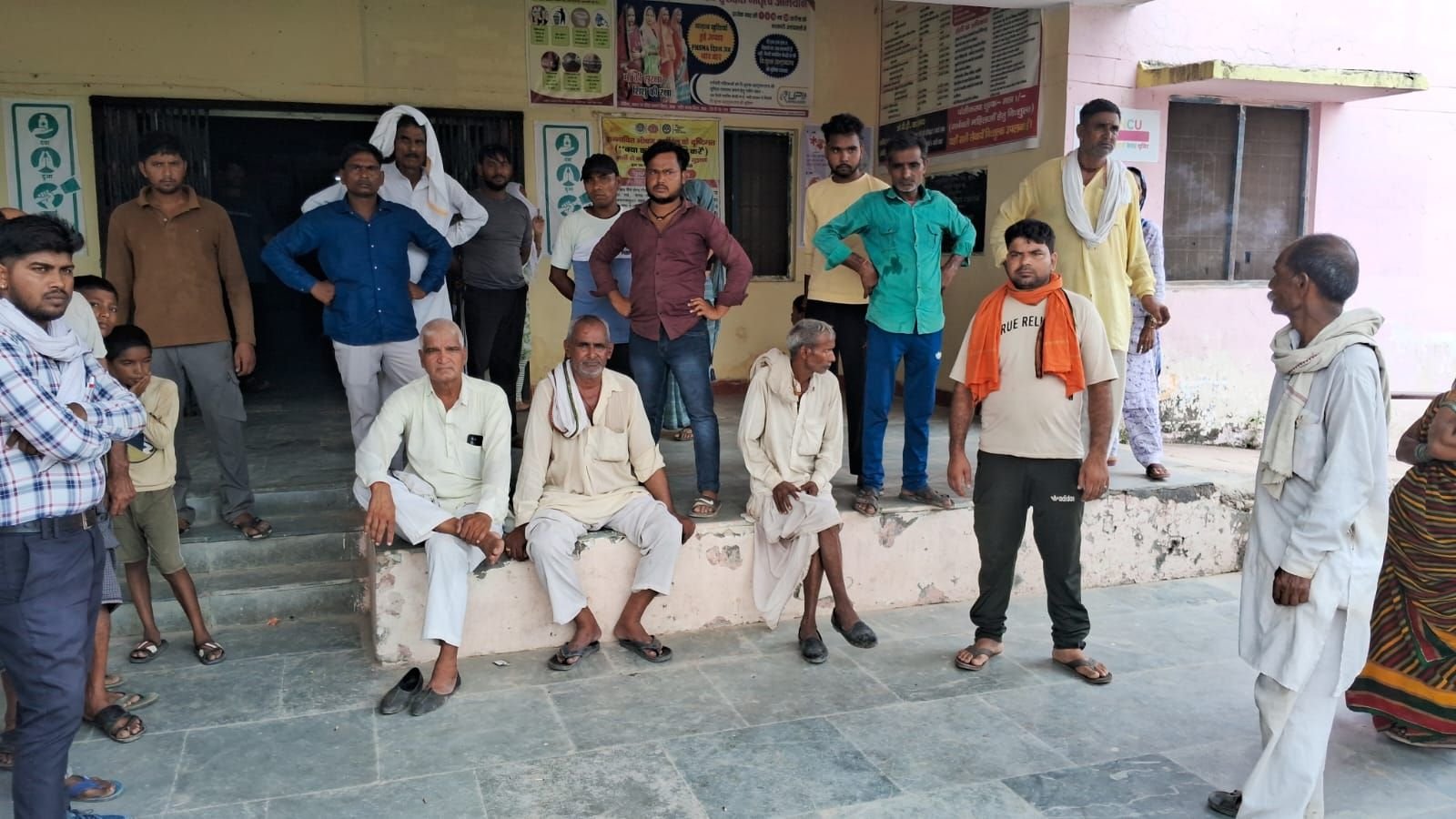 मथुरा।  खेत मेड जमीन विवाद में हुआ खूनी संघर्ष, एक की मौत कई लोग घायल, इलाके में फैली सनसनी।