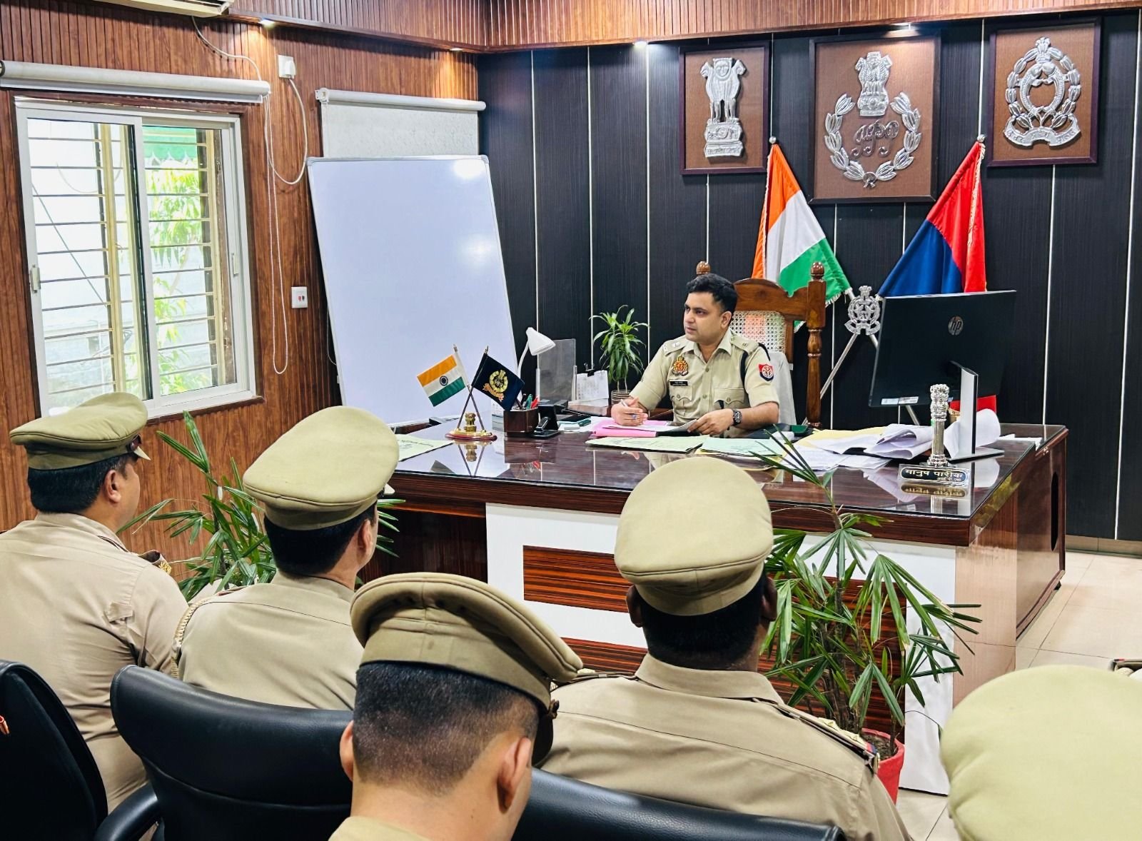 पुलिस अधीक्षक नगर बरेली द्वारा शहर क्षेत्र के चौकी प्रभारियों के साथ समीक्षा गोष्ठी