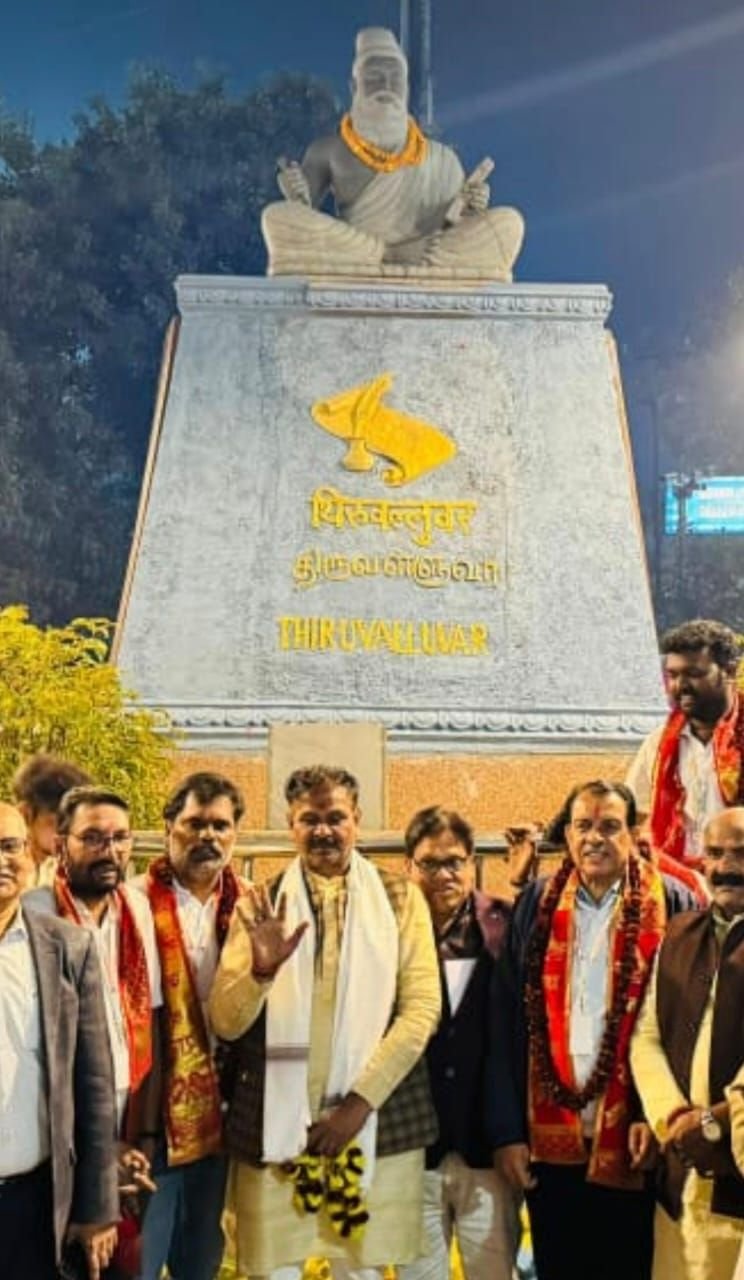 मा0 महापौर ने 50 सदस्यों के दल के तमिलनाडू से सड़क मार्ग से प्रयागराज पहुंचने पर उनका भव्य रूप से स्वागत किया