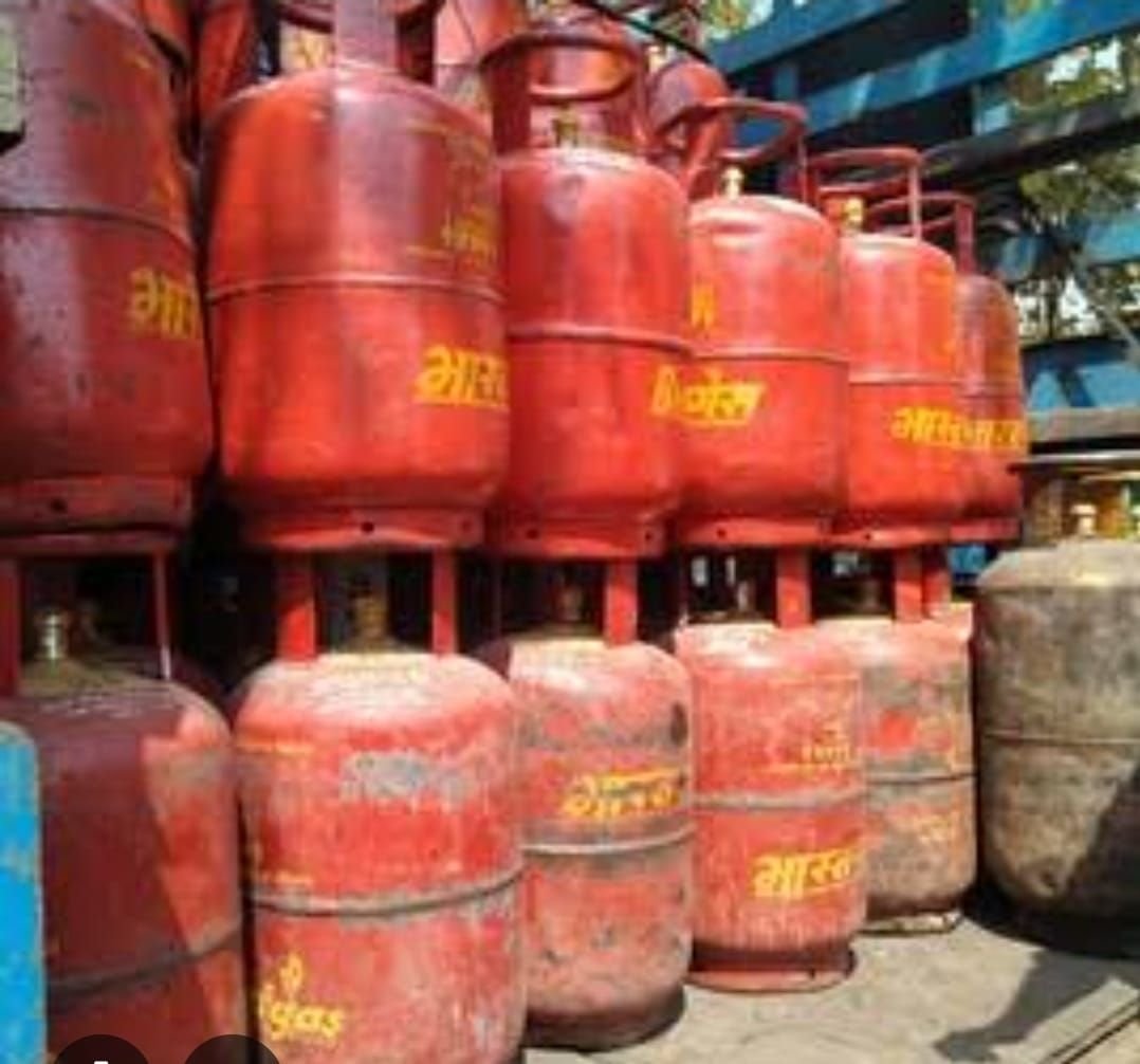 घरेलू गैस सिलेंडर के दामों में फिर बढ़ोत्तरी