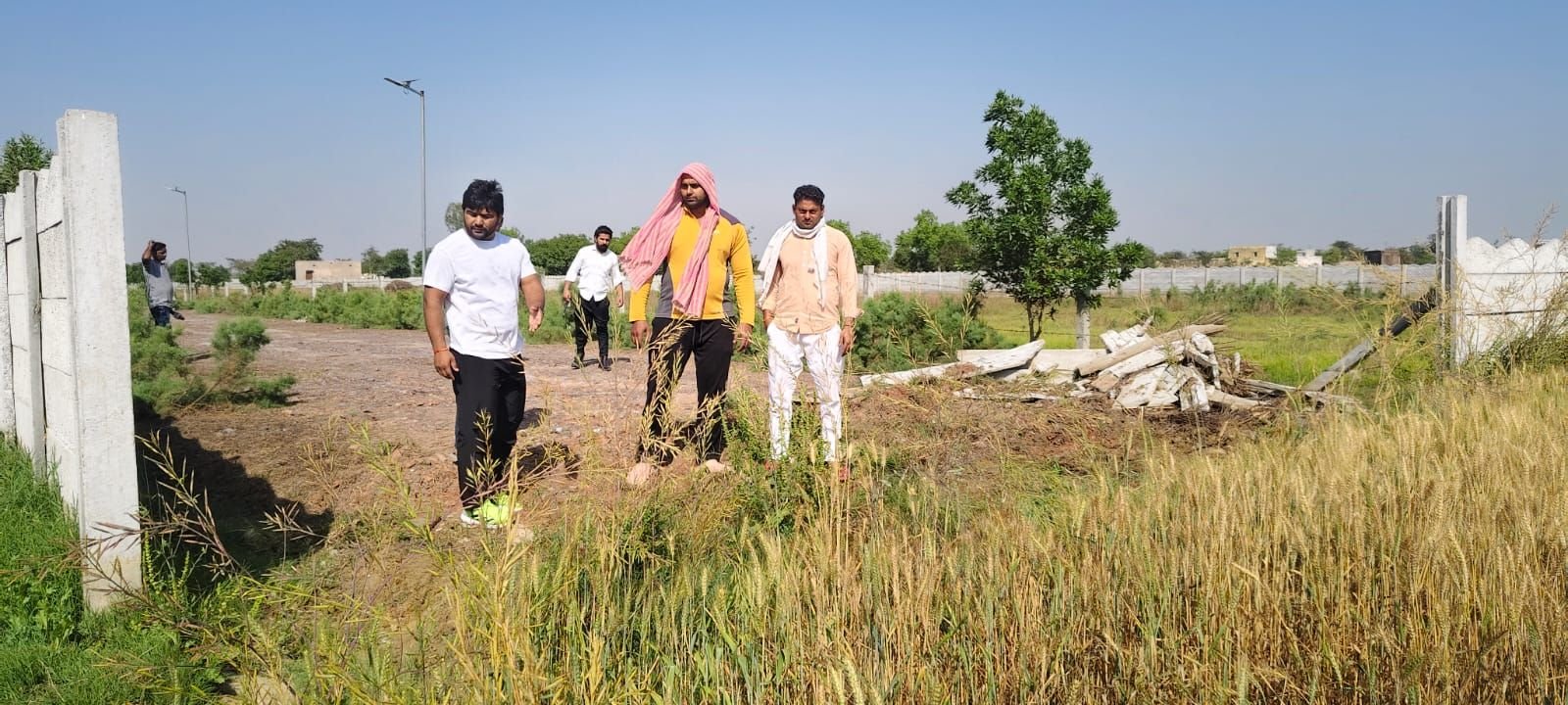 ग्रामीण क्षेत्रों में कृषि भूमि पर अवैध कॉलोनियों का जाल, तहसील प्रशासन ने की कार्रवाई।