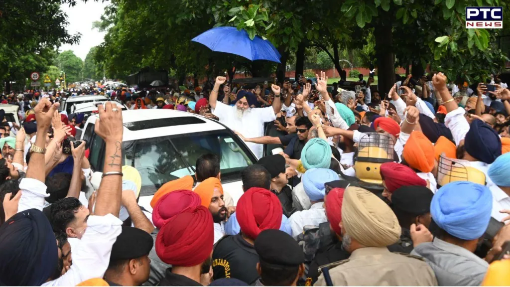 ਭਗਵੰਤ ਮਾਨ, ਸਿਰਫ਼ ਆਪਣੇ ਬੇਅਦਬੀ ਮਾਮਲਿਆਂ ਤੋਂ ਧਿਆਨ ਭਟਕਾਉਣ ਦੀ ਕੋਸ਼ਿਸ਼ ਕਰ ਰਿਹਾ : SIT ਦੀ ਪੁੱਛਗਿੱਛ ਮਗਰੋਂ ਸੁਖਬੀਰ ਸਿੰਘ ਬਾਦਲ / Behbal Kalan Firing Case | ਮੁੱਖ ਖਬਰਾਂ