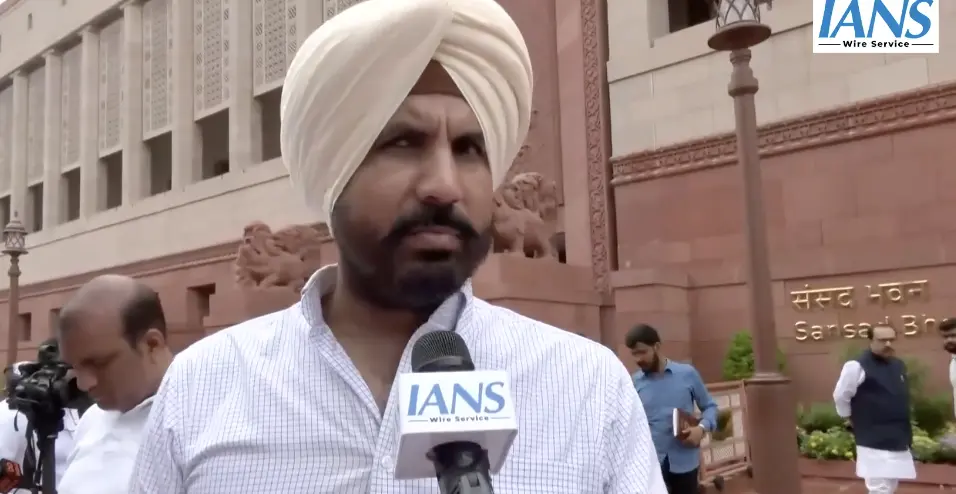 पंजाब में कथित पेपर लीक मामले पर कांग्रेस सांसद अमरिंदर सिंह राजा वडिंग कहते हैं,