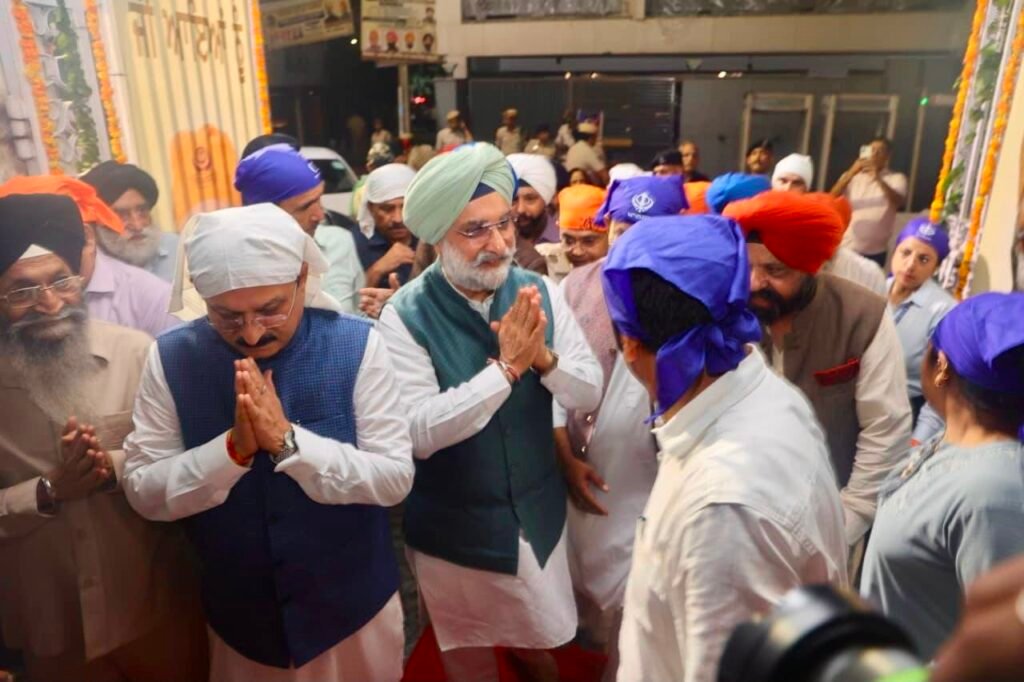 दिल्ली में जनकपुरी स्थित गुरुद्वारा श्री गुरु सिंह सभा में कल सरदार तेजा सिंह समुंदरी जी की 100वीं शहीदी शताब्दी के अवसर पर एक विशेष कीर्तन दरबार का आयोजन किया गया। यह कार्यक्रम, जनकपुरी के सभी 7 गुरुद्वारों द्वारा सामूहिक रूप से संपन्न किया गया।