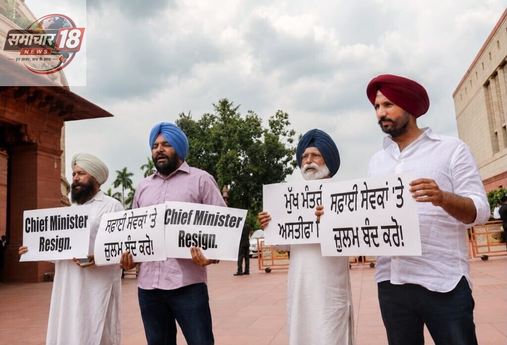 ਕਾਂਗਰਸੀ ਸੰਸਦ ਮੈਂਬਰਾਂ ਵੱਲੋਂ ਪੇਪਰ ਲੀਕ ਖਿਲਾਫ਼ ਸੰਸਦ ਭਵਨ ਦੇ ਬਾਹਰ ਪ੍ਰਦਰਸ਼ਨ Congress MPs protest outside Parliament House against the paper leak.