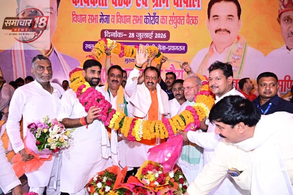 उपमुख्यमंत्री श्री केशव प्रसाद मौर्य ने करछना में विभिन्न जनकल्याणकारी योजनाओं के लाभार्थियों को किया लाभान्वित, स्वयं सहायता समूहों की प्रदर्शनी का किया अवलोकन