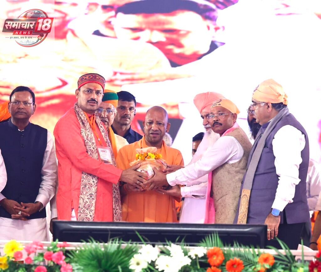 सद्गुरु संत रविदास की 650वीं जयंती वर्ष पर सीएम योगी ने उनकी जन्मस्थली स्थित मंदिर जाकर टेका मत्था