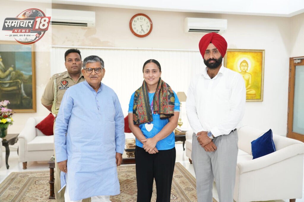 पंजाब के राज्यपाल गुलाब चंद कटारिया ने सीडब्ल्यूजी-2026 की रजत पदक विजेता हरजिंदर कौर को किया सम्मानित