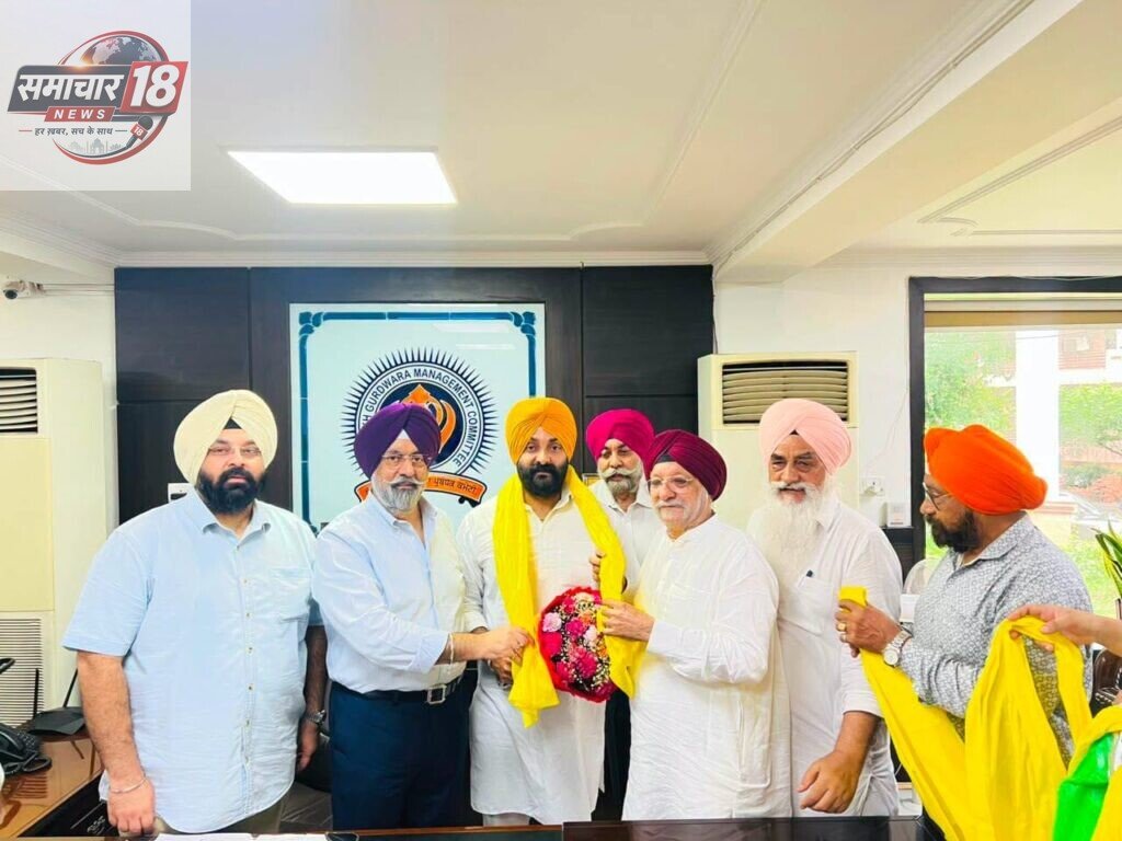 ਰਣਜੀਤ ਸਿੰਘ ਦੀ ਗੁਰਦੁਆਰਾ ਸ੍ਰੀ ਬੰਗਲਾ ਸਾਹਿਬ ਦੇ ਸੀਨੀਅਰ ਵਾਈਸ ਚੇਅਰਮੈਨ ਨਿਯੁਕਤੀ ਹਰਮੀਤ ਸਿੰਘ ਕਾਲਕਾ ਤੇ ਜਗਦੀਪ ਸਿੰਘ ਕਾਹਲੋਂ ਵੱਲੋਂ ਵਧਾਈਆਂ Harmeet Singh Kalka and Jagdeep Singh Kahlon congratulate Ranjit Singh on his appointment as Senior Vice Chairman of Gurdwara Sri Bangla Sahib.