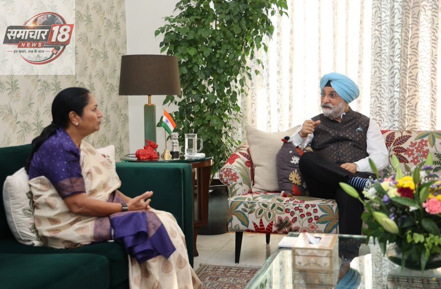 Hon’ble Chief Minister Smt. @gupta_rekha called on Hon’ble @LtGovDelhi, Sardar @SandhuTaranjitS, at @LokNiwasDelhi today.